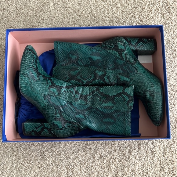 Stuart Weitzman Fifer 80 Emerald Boot - Picture 4 of 16